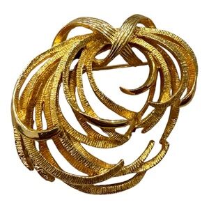 Vintage Lisner Gold Pin Brooch